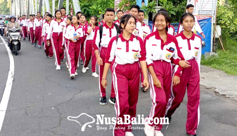 www.nusabali.com-1687-siswa-ikut-jalan-santai-hut-smkn-amlapura