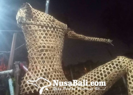 Nusabali.com - st-cantika-banjar-sedana-merta-garap-ogoh-ogoh-dengan-hidrolik