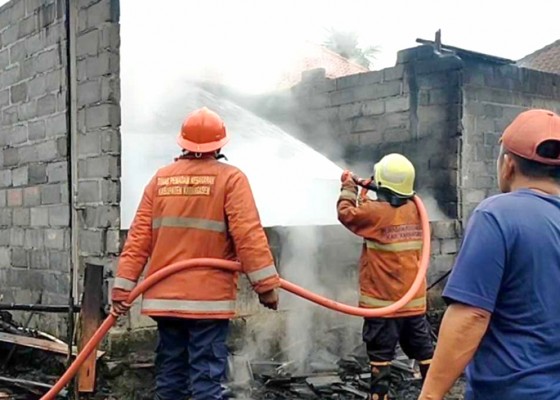 Nusabali.com - rumah-dan-dapur-warga-sebudi-terbakar