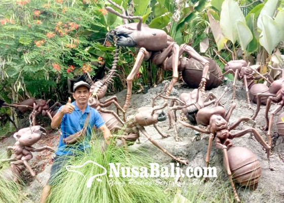 Nusabali.com - dari-semut-raksasa-hingga-atraksi-ngejuk-bebek