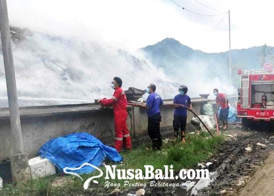 Nusabali.com - kebakaran-tpa-sente-mencapai-75-persen