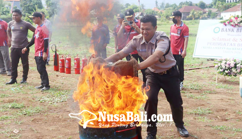 www.nusabali.com-pekerja-di-buleleng-dilatih-padamkan-api