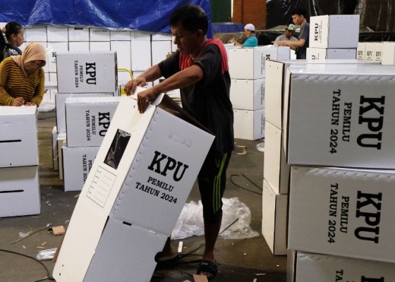 Nusabali.com - logistik-pemilu-2024-ke-nusa-penida-didistribusikan-h-3