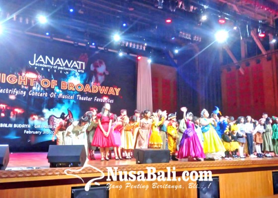 Nusabali.com - teater-musik-broadway-hibur-penonton