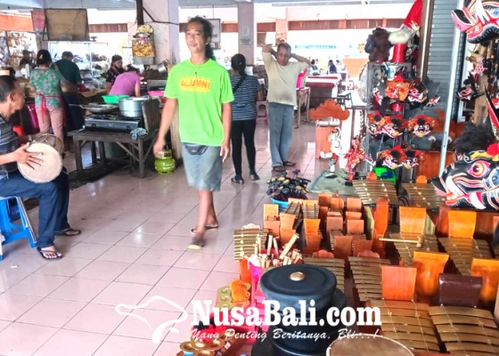 Nusabali.com - pasar-hewan-beringkit-rasa-sanggar-kesenian