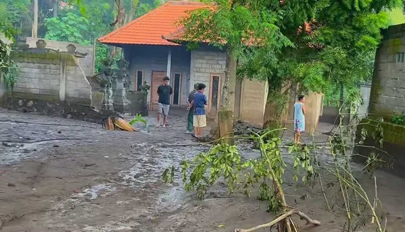 www.nusabali.com-banjir-17-rumah-tergenang-lumpur