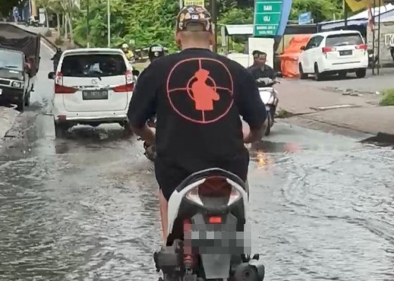 Nusabali.com - diguyur-hujan-ruas-jalan-terendam-banjir
