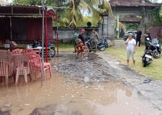 Nusabali.com - hujan-lebat-picu-genangan-tiga-tps-terpaksa-direlokasi