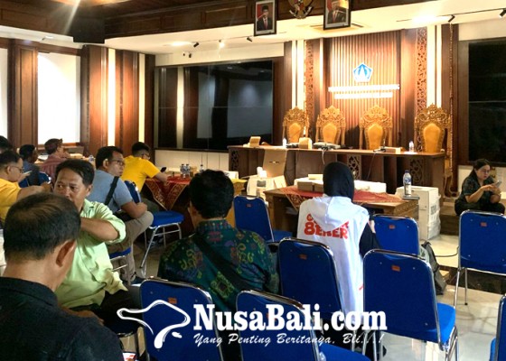 Nusabali.com - sirekap-down-penghitungan-suara-di-jimbaran-ditunda