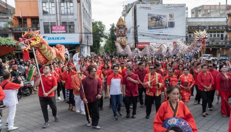 www.nusabali.com-kabupaten-toleransi-bupati-sanjaya-pimpin-parade-nusantara-festival-imlek-dan-cap-go-meh-di-tabanan