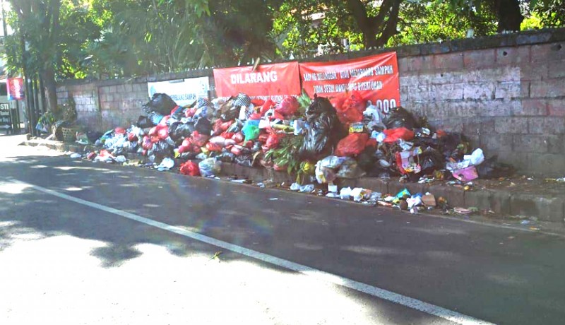 www.nusabali.com-sampah-kembali-menumpuk-di-jalan-kubu-anyar-kuta