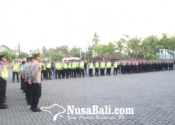 Nusabali.com - polisi-kawal-pemungutan-suara-ulang-di-kecamatan-banjar