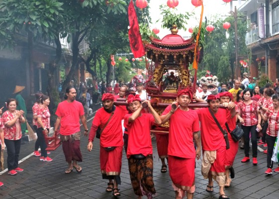 Nusabali.com - parade-barongsai-dan-tradisi-tandu-di-kelenteng-sing-bie-denpasar