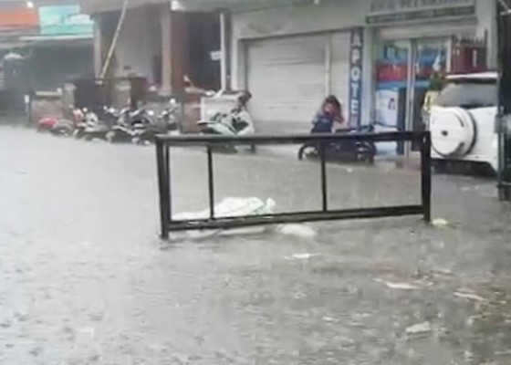 Nusabali.com - hujan-deras-banjir-rendam-wilayah-kutsel