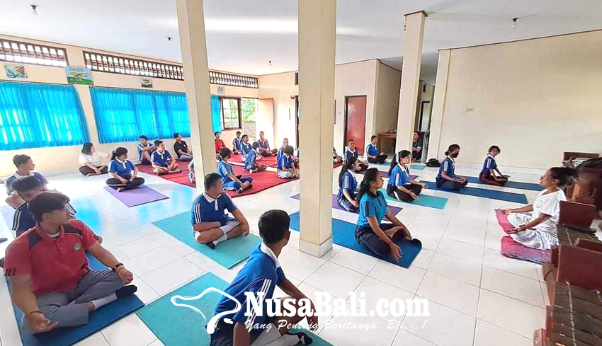 www.nusabali.com-siswa-slbn-1-karangasem-dilatih-yoga