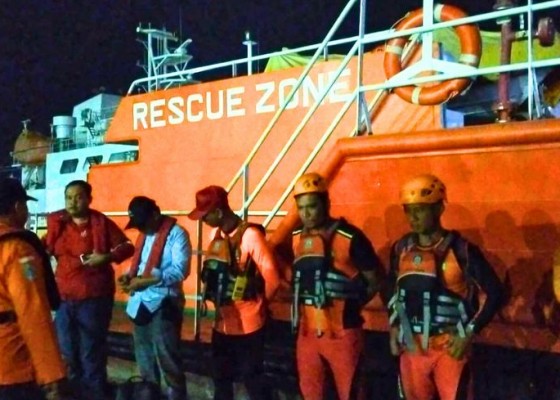 Nusabali.com - operasi-dramatis-di-tengah-laut-tim-sar-evakuasi-kru-kapal-panama-yang-terluka