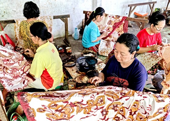 Nusabali.com - rumah-produksi-batik-tulis-di-lasem