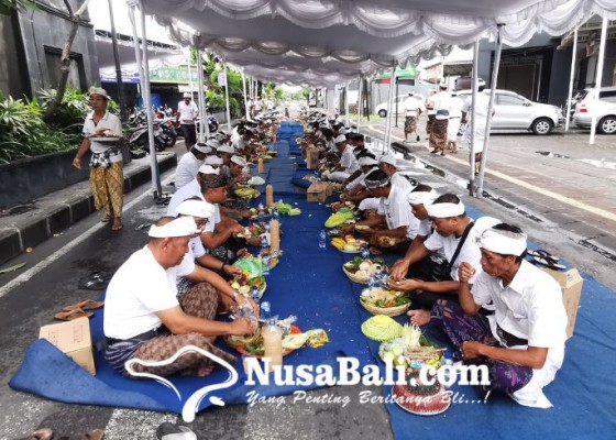 Nusabali.com - sambut-nyepi-krama-banjar-suwung-batan-kendal-laksanakan-tradisi-meprani