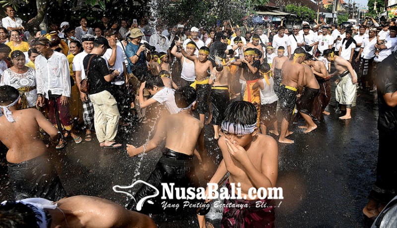 www.nusabali.com-digelar-tradisi-siat-yeh-diawali-tari-rerejangan-sibuh-pepek