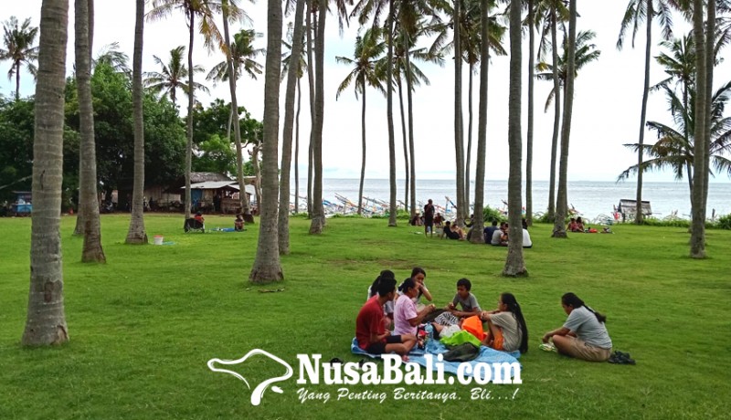 www.nusabali.com-virgin-beach-ramai-pengunjung-saat-ngembak-geni