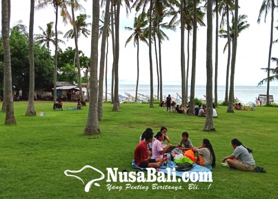 Nusabali.com - virgin-beach-ramai-pengunjung-saat-ngembak-geni
