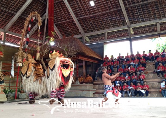 Nusabali.com - guwang-barong-and-keris-dance-diminati-wisatawan