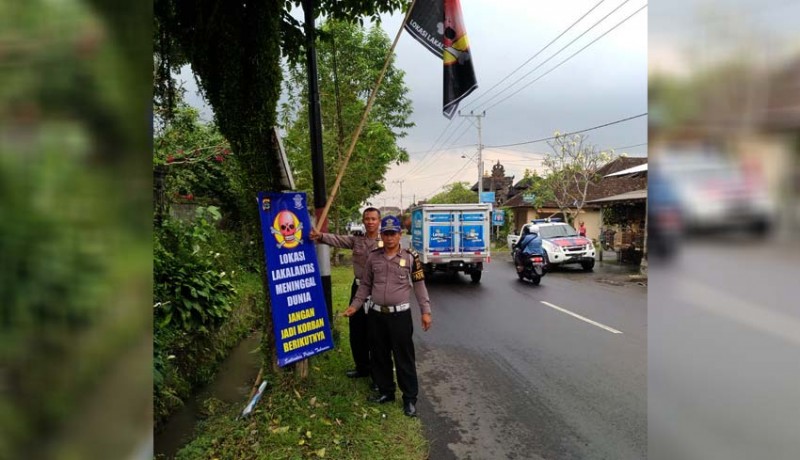 www.nusabali.com-polisi-pasang-bendera-tengkorak