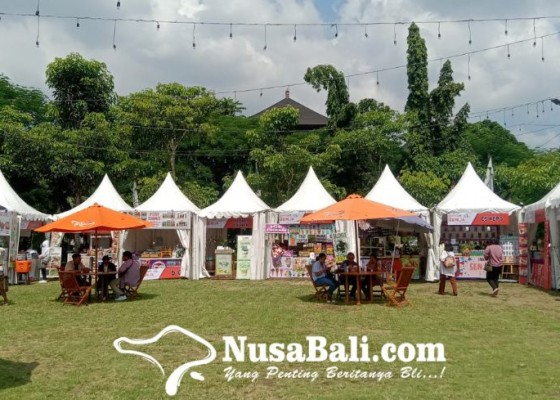 Nusabali.com - senja-di-denpasar-manjakan-mata-dengan-sunset-dan-kulineran-di-taman-kota-lumintang