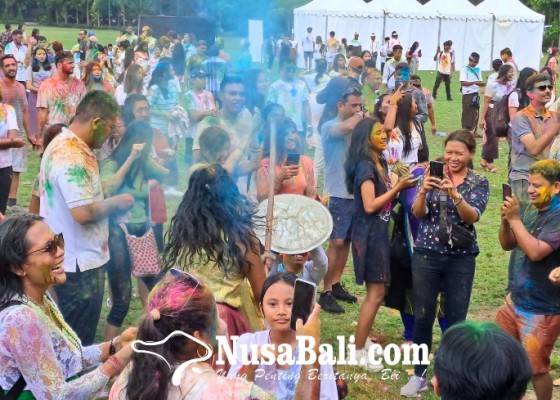 Nusabali.com - perayaan-holi-terbesar-pasca-pandemi-digelar-di-lapangan-puputan-badung