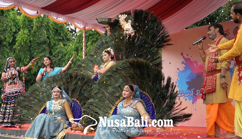 www.nusabali.com-sanjay-kumar-sharma-dkk-tampilkan-tarian-khas-perayaan-holi-di-denpasar