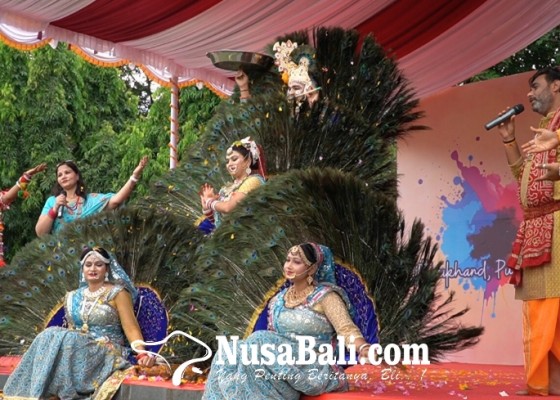 Nusabali.com - sanjay-kumar-sharma-dkk-tampilkan-tarian-khas-perayaan-holi-di-denpasar