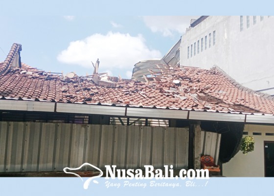 Nusabali.com - toko-dan-gudang-terbakar-1-rumah-hancur