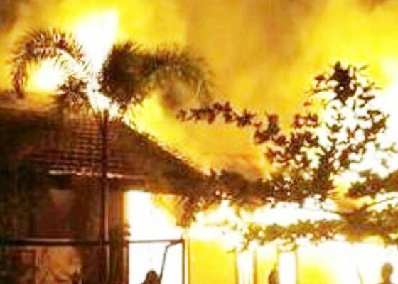 Nusabali.com - 7-sd-di-palangka-raya-diduga-dibakar