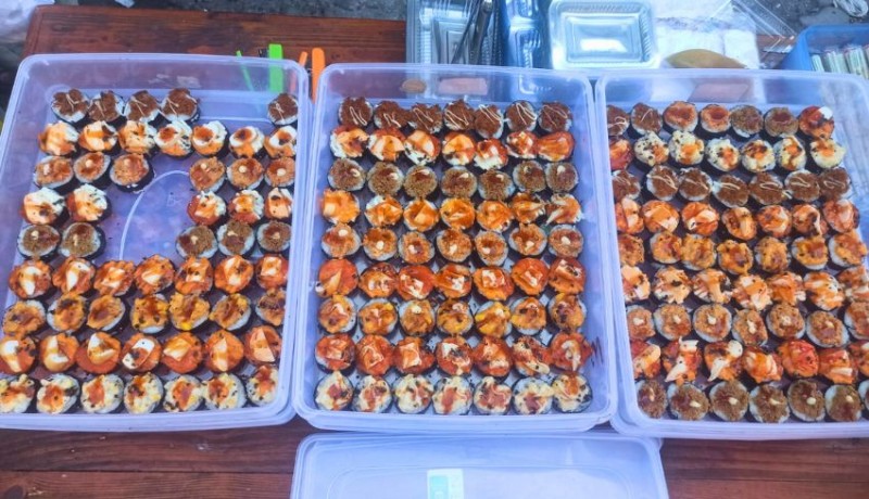 www.nusabali.com-peluang-usaha-di-bulan-ramadan-sushi-dengan-cita-rasa-indonesia