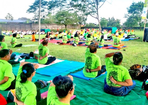Nusabali.com - panitia-dharma-santi-gelar-yoga-festival