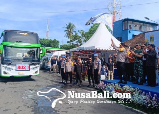 Nusabali.com - kapolda-bali-lepas-15-bus-angkut-650-pemudik