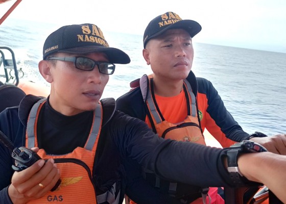Nusabali.com - penumpang-kapal-jatuh-di-perairan-banyuwedang