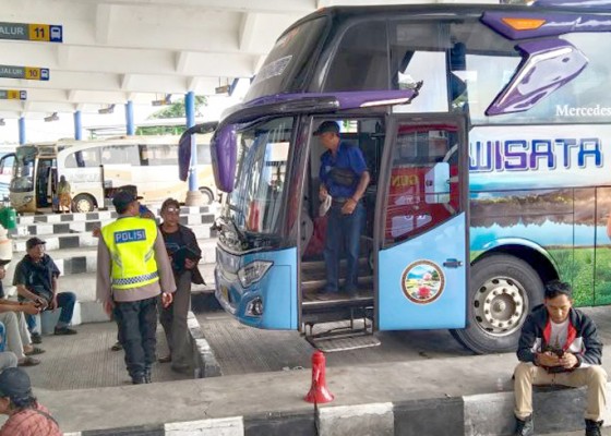 Nusabali.com - terminal-mengwi-sediakan-sembilan-pos-tiket-bus-agen-resmi