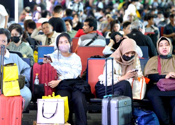 Nusabali.com - 72000-penumpang-padati-bandara-ngurah-rai