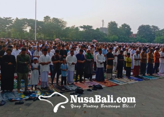Nusabali.com - pesan-persaudaraan-menggema-dalam-khotbah-salat-id-di-lapangan-lumintang