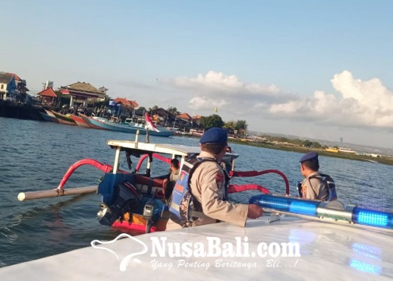 Nusabali.com - pengunjung-membeludak-satpolair-polres-badung-siaga