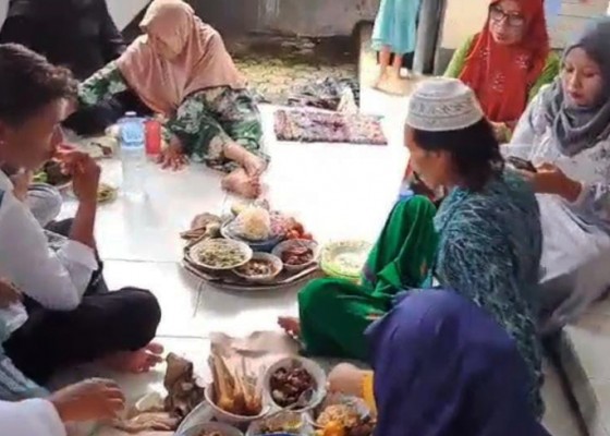 Nusabali.com - warga-muslim-di-kampung-sindu-rayakan-idul-fitri-dengan-magibung
