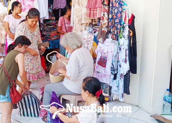Nusabali.com - libur-lebaran-wisatawan-ramaikan-pasar-seni-guwang