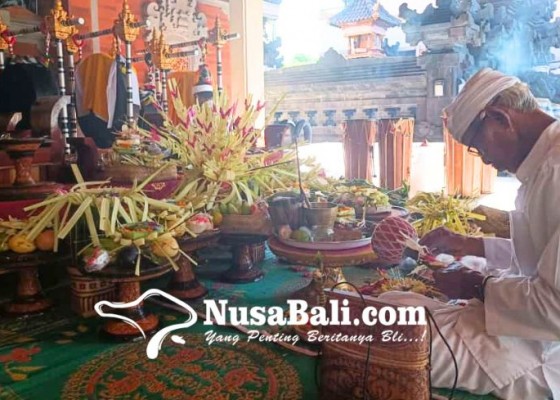 Nusabali.com - tumpek-krulut-sekaa-gong-rohana-dharma-sattwika-laksanakan-otonan