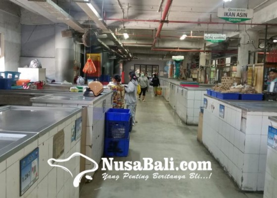 Nusabali.com - libur-lebaran-bikin-suasana-pasar-badung-lebih-lengang