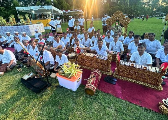 Nusabali.com - sekaa-gong-catur-eka-swara-sandhi-meriahkan-perayaan-tumpek-krulut-di-kota-denpasar