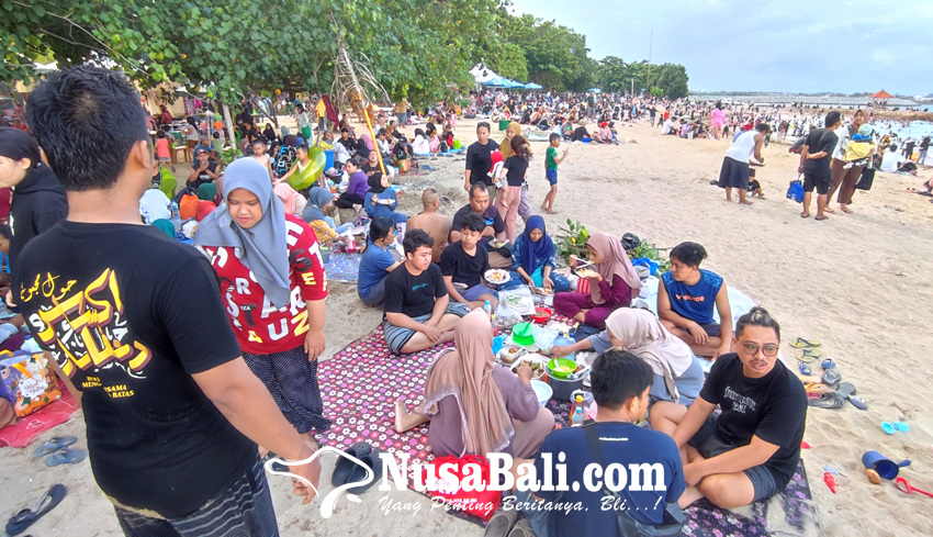 www.nusabali.com-turun-temurun-warga-kampung-jawa-rayakan-lebaran-ketupat-di-pantai-sanur