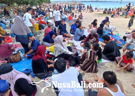 Nusabali.com - turun-temurun-warga-kampung-jawa-rayakan-lebaran-ketupat-di-pantai-sanur