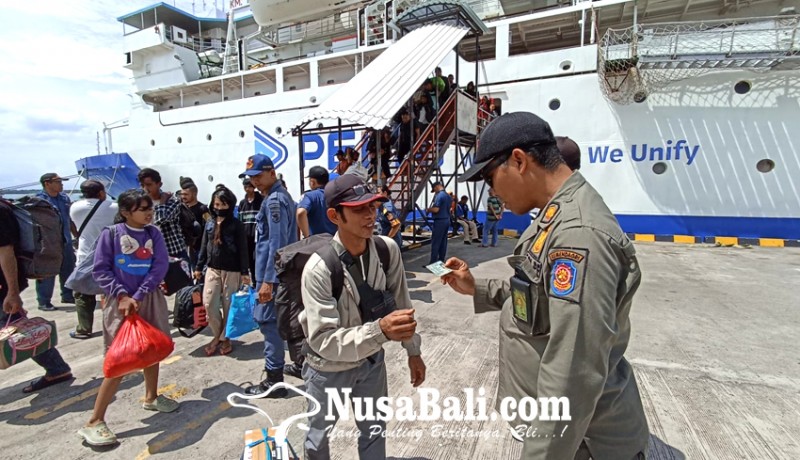 www.nusabali.com-843-penumpang-kapal-tilongkabila-turun-di-pelabuhan-benoa