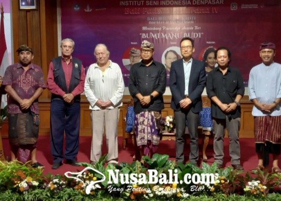 Nusabali.com - diskusi-menimbang-pramoedya-ananta-toer-isi-denpasar